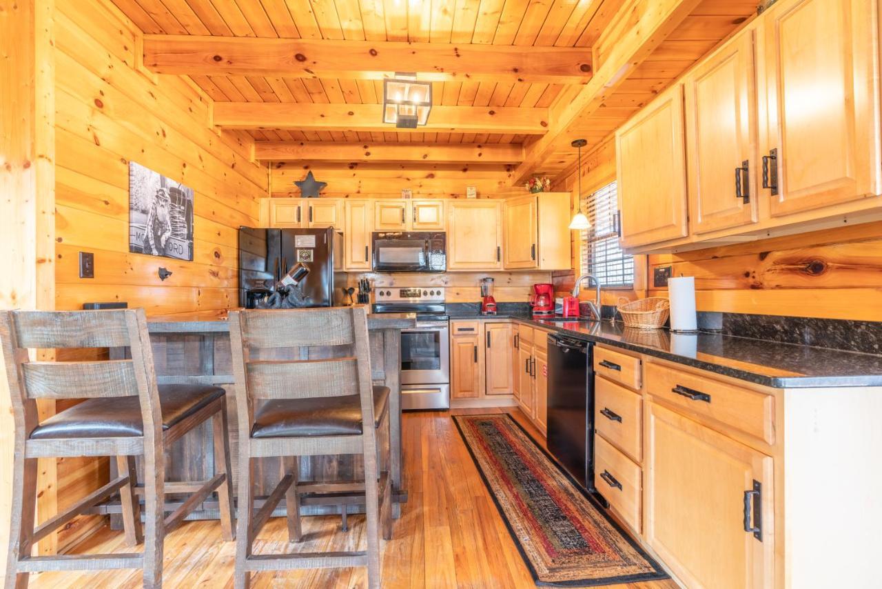 Comfort Cabin Bearway To Heaven W Private Hot Tub Pigeon Forge Exteriör bild