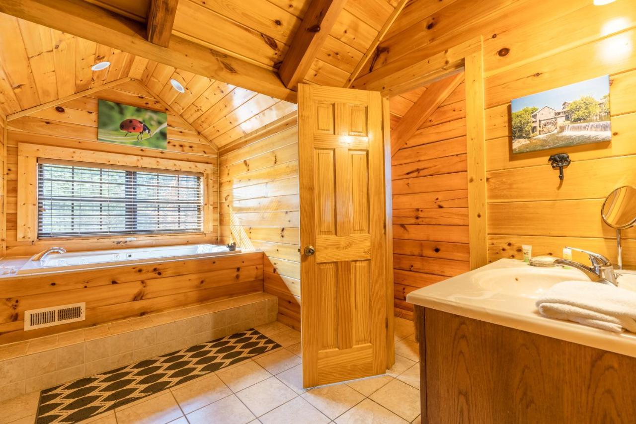 Comfort Cabin Bearway To Heaven W Private Hot Tub Pigeon Forge Exteriör bild